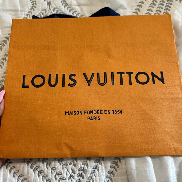 LV box and gift bag - Picture 5 of 5